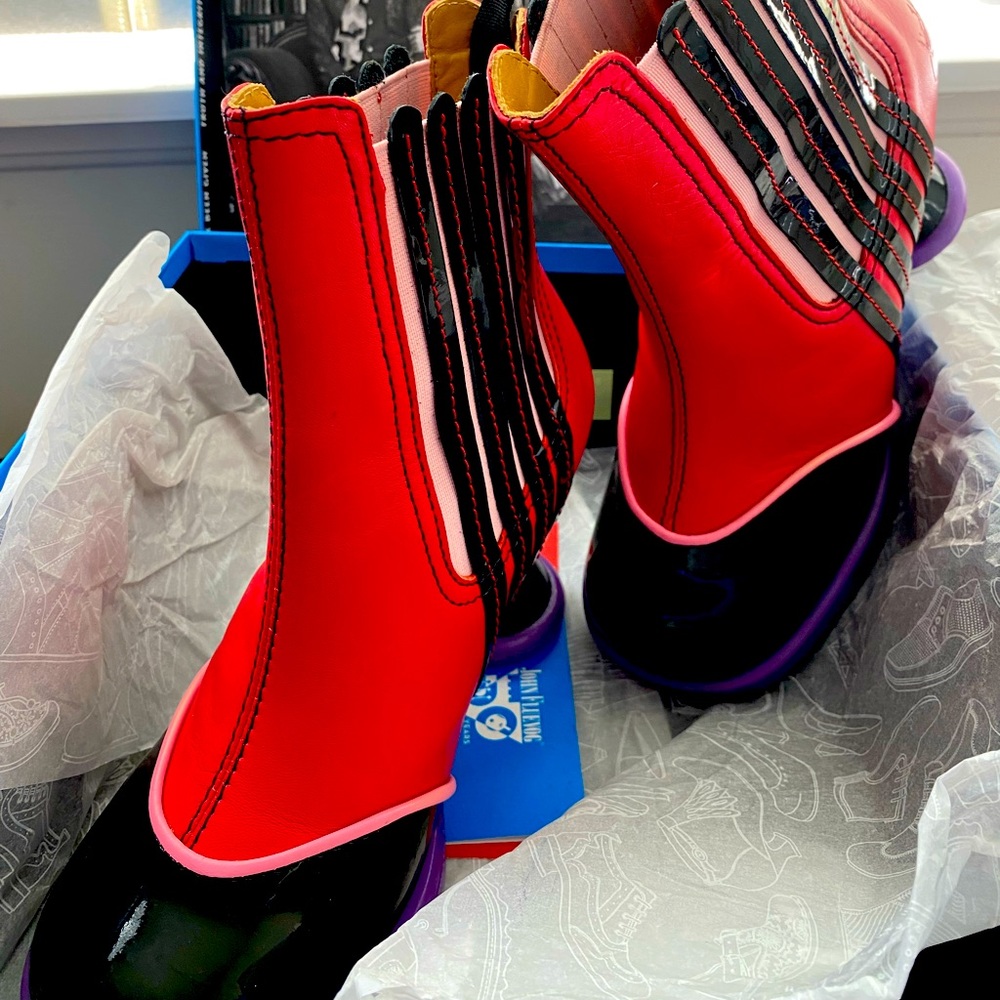 Available - MINI Chelsea Boot / Size 5.5